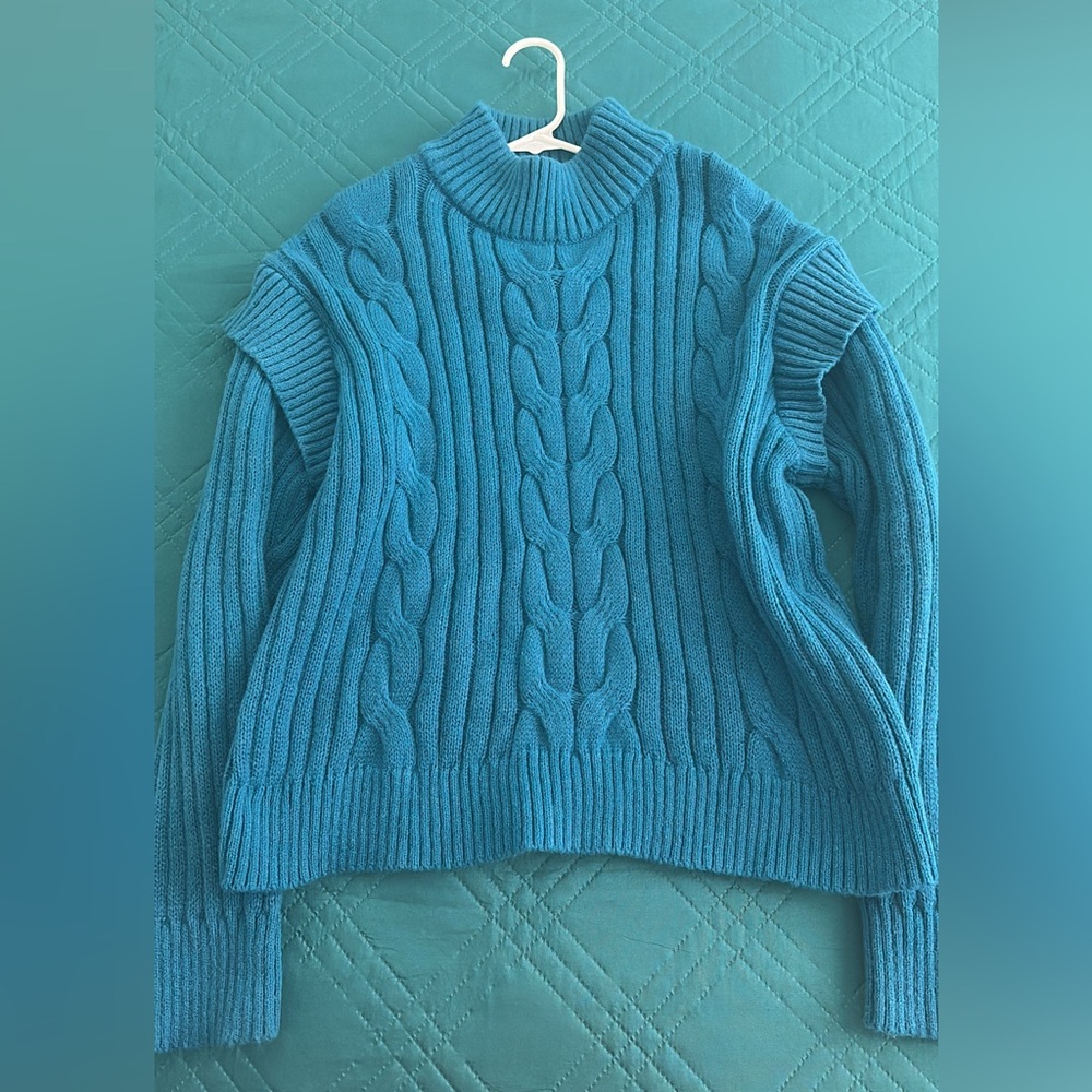 Women's Blue Cable Knit Sweater 💙